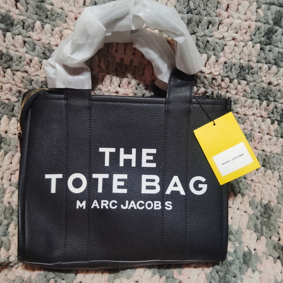 Marc Jacobs Black Tote Bag wi - Picture 1 of 11